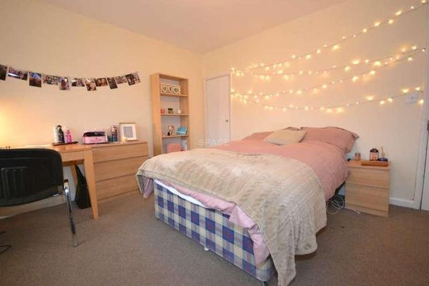 Grange Avenue, Reading, Berkshire, RG6 - Photo 1