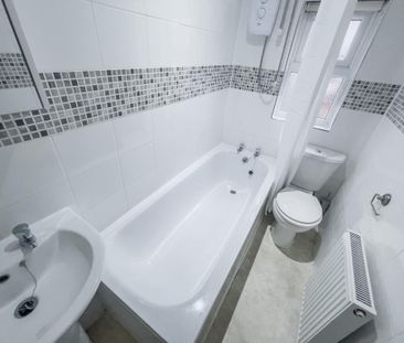 4 bedroom terraced house to rent - Photo 3