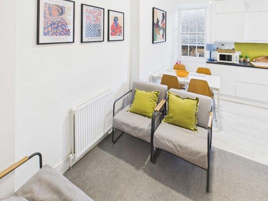 4 bedroom flat to rent - Photo 1