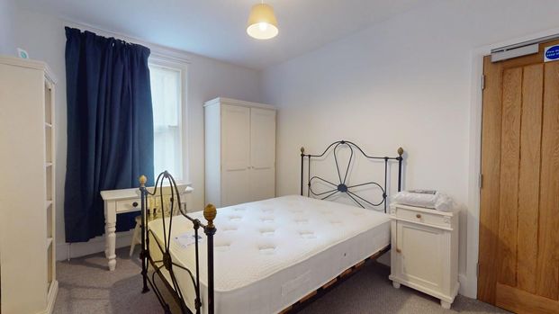 1 bedroom in a house share to rent - Photo 1