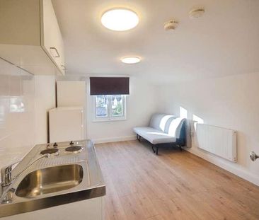 Brownhill Road, London, SE6 - Photo 2