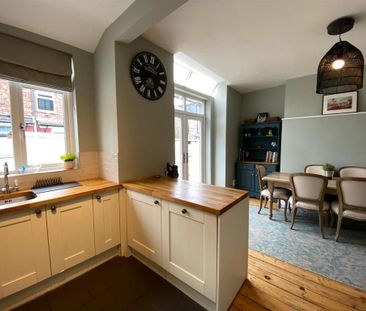 3 bedroom end of terrace house to rent - Photo 4