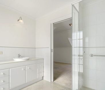 Charming Beachside Family Home in Prime Mentone Location - Photo 6