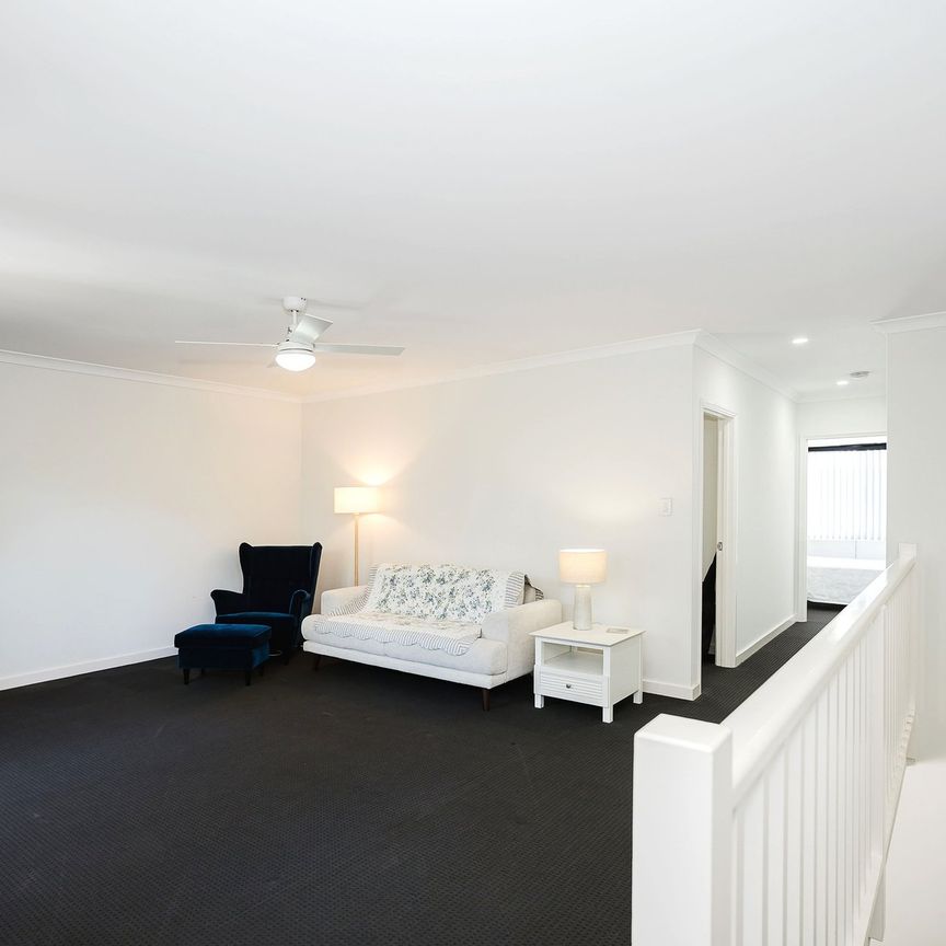 FURNISHED & EQUIPPED 3x2 water-front townhouse ! - Photo 1