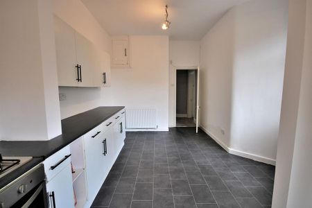 4 bedroom terraced house to rent - Photo 5