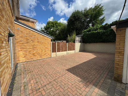 Semi-detached house to rent on - Photo 3