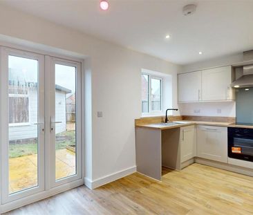 3 bedroom end of terrace house to rent - Photo 3