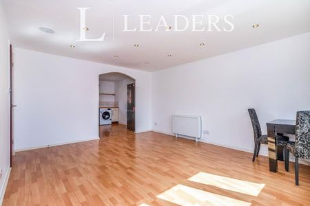 2 bedroom flat to rent - Photo 2