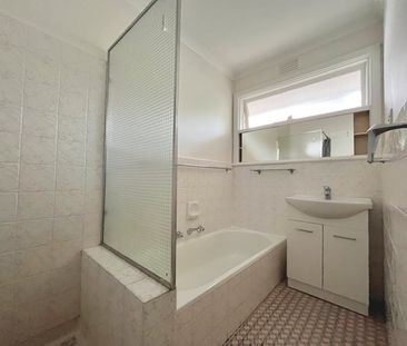 IMMACULATE TWO BEDROOM HOME IN THE HEART OF CAMBERWELL - Photo 2