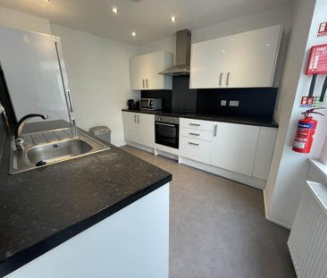 4 bedroom flat to rent - Photo 3