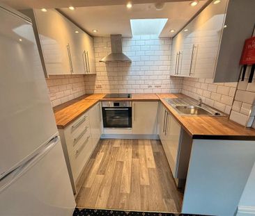 3 bedroom flat to rent - Photo 2