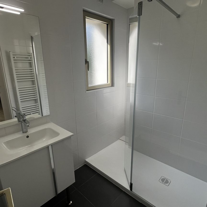 Location Appartement 2 pièces 45m² ST MAUR DES FOSSES 94100 - Photo 1