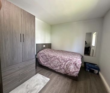 Two Bed Flat - Photo 4