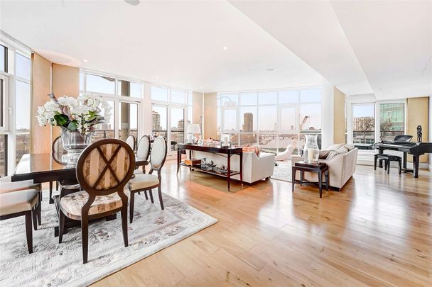 A stunning, unique three bedroom apartment with 180 degree river views in St George Wharf. - Photo 1