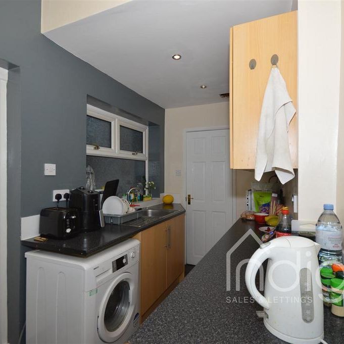 1 bedroom in a house share to rent - Photo 1