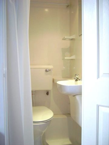 Fulham Palace Road, London - Photo 5