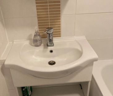 1 Bed Flat, Brigstocke Rd, BS2 - Photo 2