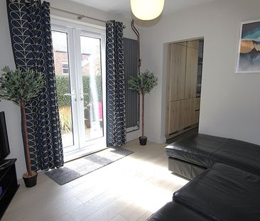 5 Bed Semi-Detached House, Teversal Avenue, NG7 - Photo 1