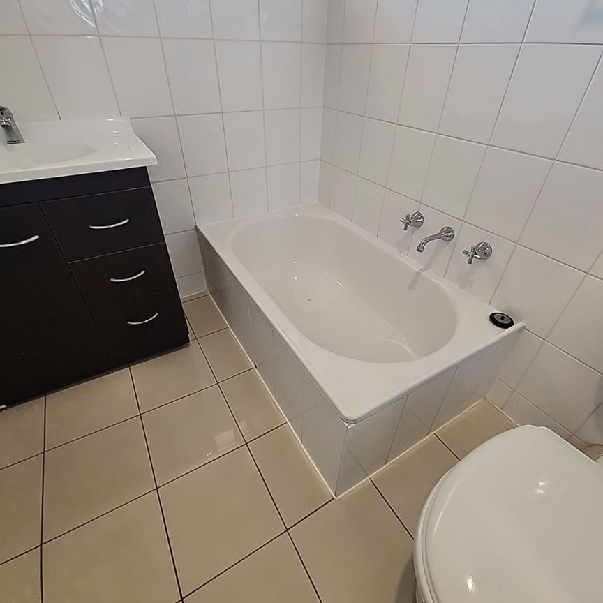 2 Bed Town House in West Lakes - Photo 1