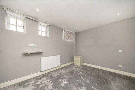 3 bedroom flat to rent - Photo 4