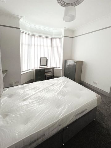 Room 1 - Photo 3