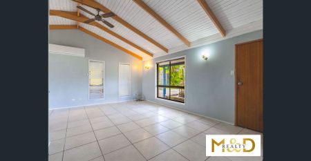Spacious Family Living with Alfresco & Fenced Garden – 33 Parklands Drive, Boronia Heights - Photo 4