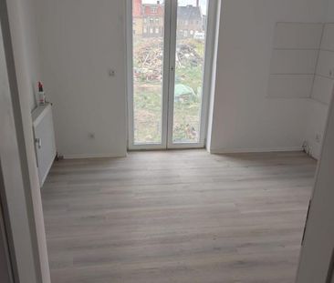 Modernisierte Wohnung mit Einbauküche und riesigen Balkon!!! - Foto 1