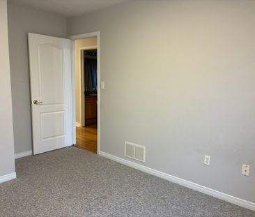 For Lease - 21 Ridgegate Place, Hamilton, Ontario - Photo 5