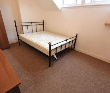 2 bedroom House in Harold Place, Leeds - Photo 1