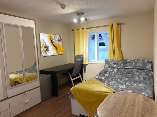 1 bedroom in a house share to rent - Photo 1