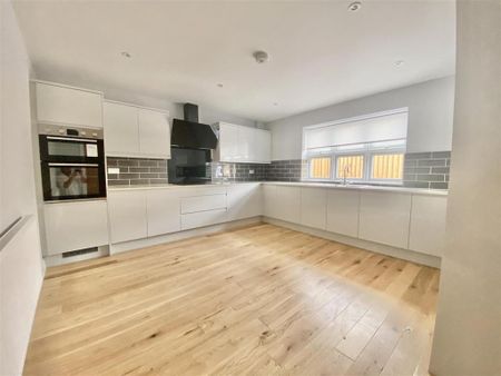 3 bedroom detached bungalow to rent - Photo 4