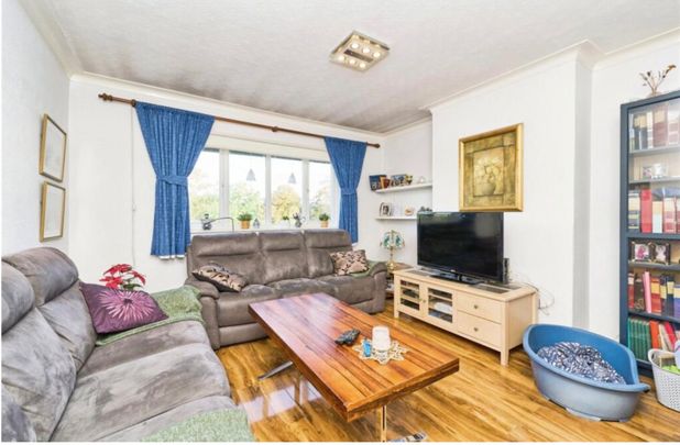 Room in a Shared Flat, Robin Hood Way, SW15 - Photo 1