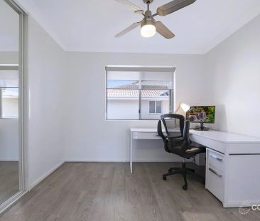 Light-Filled Apartment in Prime Windsor Location - Photo 2