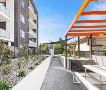“Modern & Architecturally Designed Apartment in the Heart of Bankst... - Photo 6