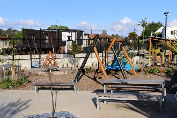 Newly 2 Bedrooms Low Maintenance - Photo 1