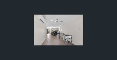 Modern Townhouse Living in the Heart of Ripley – Low Maintenance & High Convenience - Photo 2