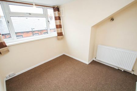 2 bedroom terraced house to rent - Photo 4