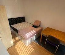 4 bedroom terraced house to rent - Photo 1