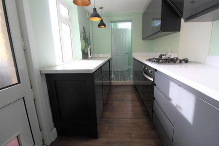 2 bedroom terraced house to rent - Photo 5