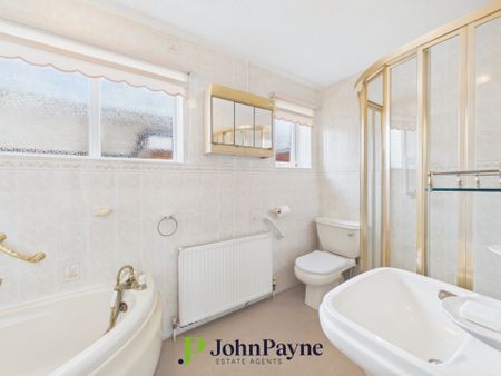 Lonscale Drive, Styvechale Grange, Coventry, CV3 6NL - Photo 2