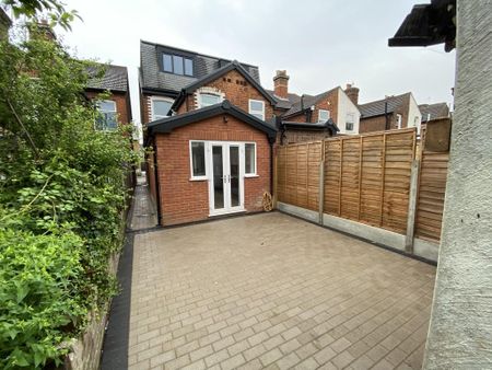 5 bedroom end of terrace house to rent - Photo 5