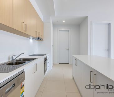 CONTEMPORARY TWO BEDROOM APARTMENT - Photo 5