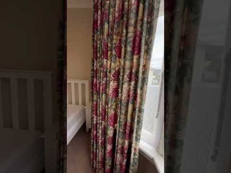 Spacious Fully Furnished Ensuite Room 3 - Photo 5