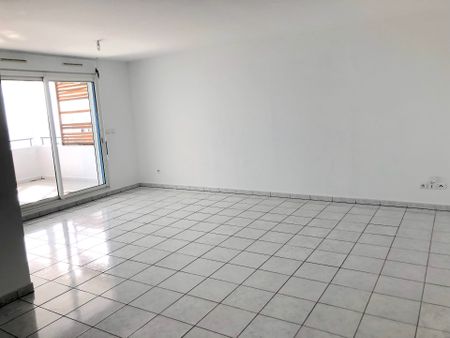 Location Appartement 5 pièces 129m² ST DENIS 97400 - Photo 3