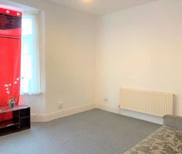 2 Bed Flat, Herbert Street, E13 - Photo 2