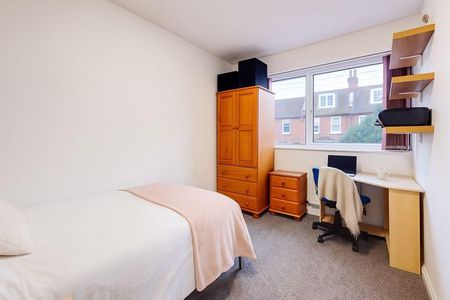 5 bedroom semi-detached house to rent - Photo 3