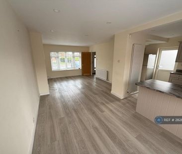 3 bedroom end of terrace house to rent - Photo 2