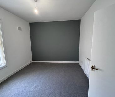 22 Eastfield Lane, Castleford, WF10 4LD - Photo 5