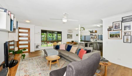 1/9 Peacock Place, Burleigh Waters QLD 4220 - House For Rent | Domain - Photo 5