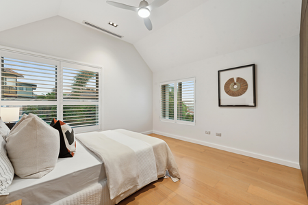 Sleek and Contemporary House with City Skyline Views - Photo 5